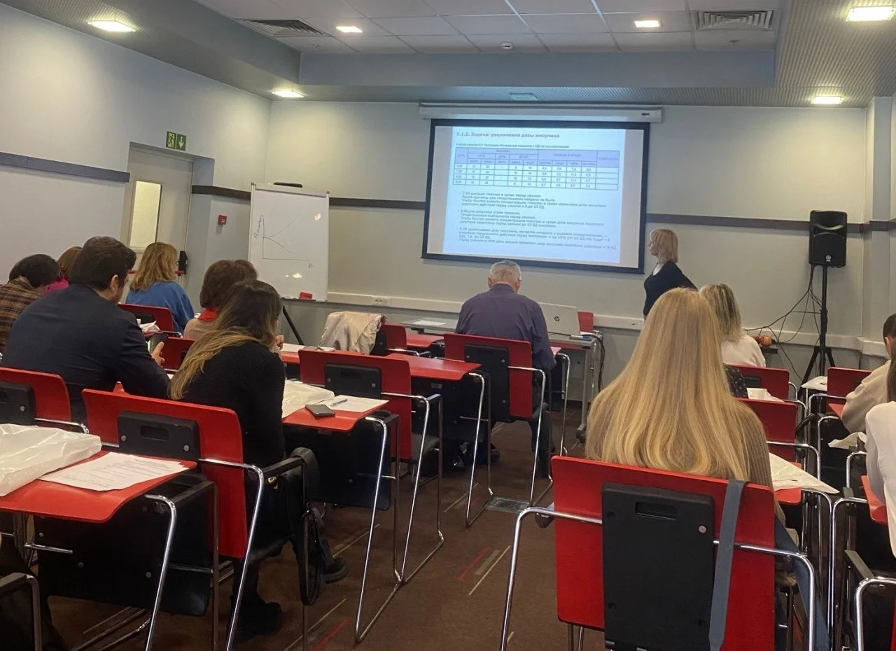 Более двадцати медработников прошли образовательный курс по обучению пациентов в школах диабета