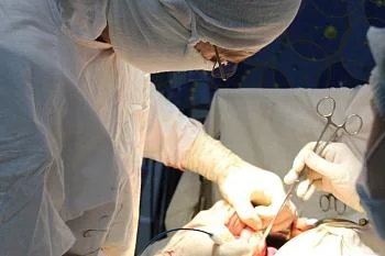 Хирурги Областной клинической больницы провели сложную операцию по удалению опасной опухоли